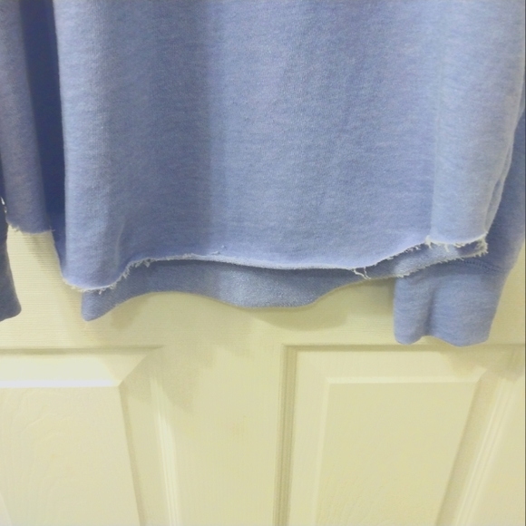 Adorable cold-shoulder periwinkle top - Picture 5 of 6